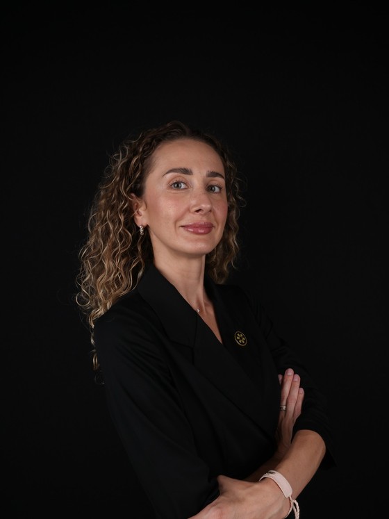 Dr. Julia