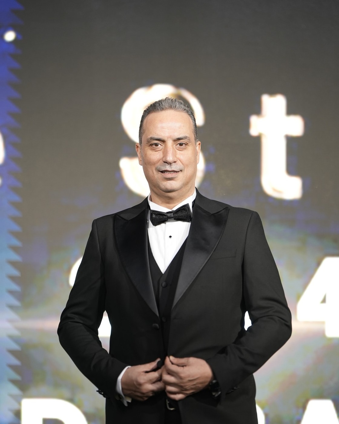 الأستاذ باسم
