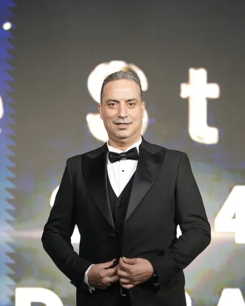 الأستاذ باسم