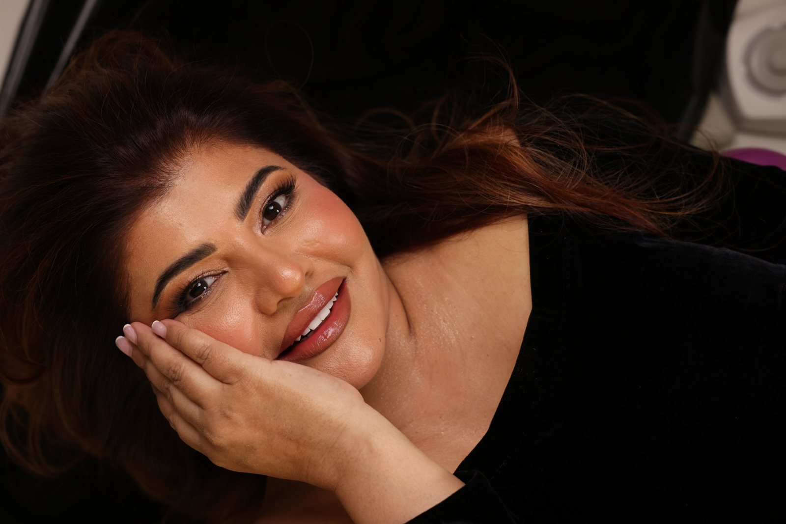 Woman's new smile after a smile makeover in Dubai: studio portrait and close-up of even, bright teeth (1)